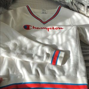 UO exclusive Champion fleece V-neck